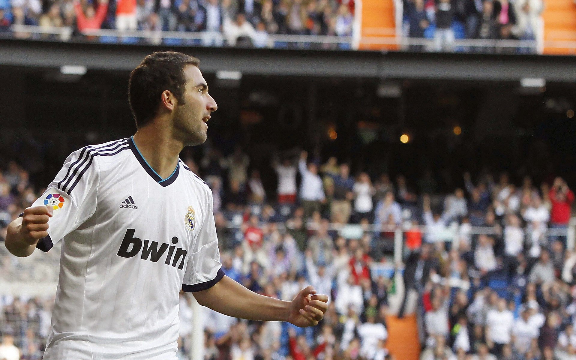 “海岸狂飙：沿线海天一色的极速赛段”