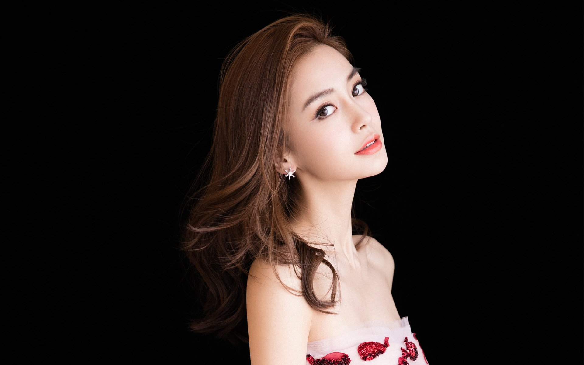 LEYU SPORTS中国官方网站-史上最年轻“欧冠金靴”得主闪耀全场，最年轻的欧冠冠军