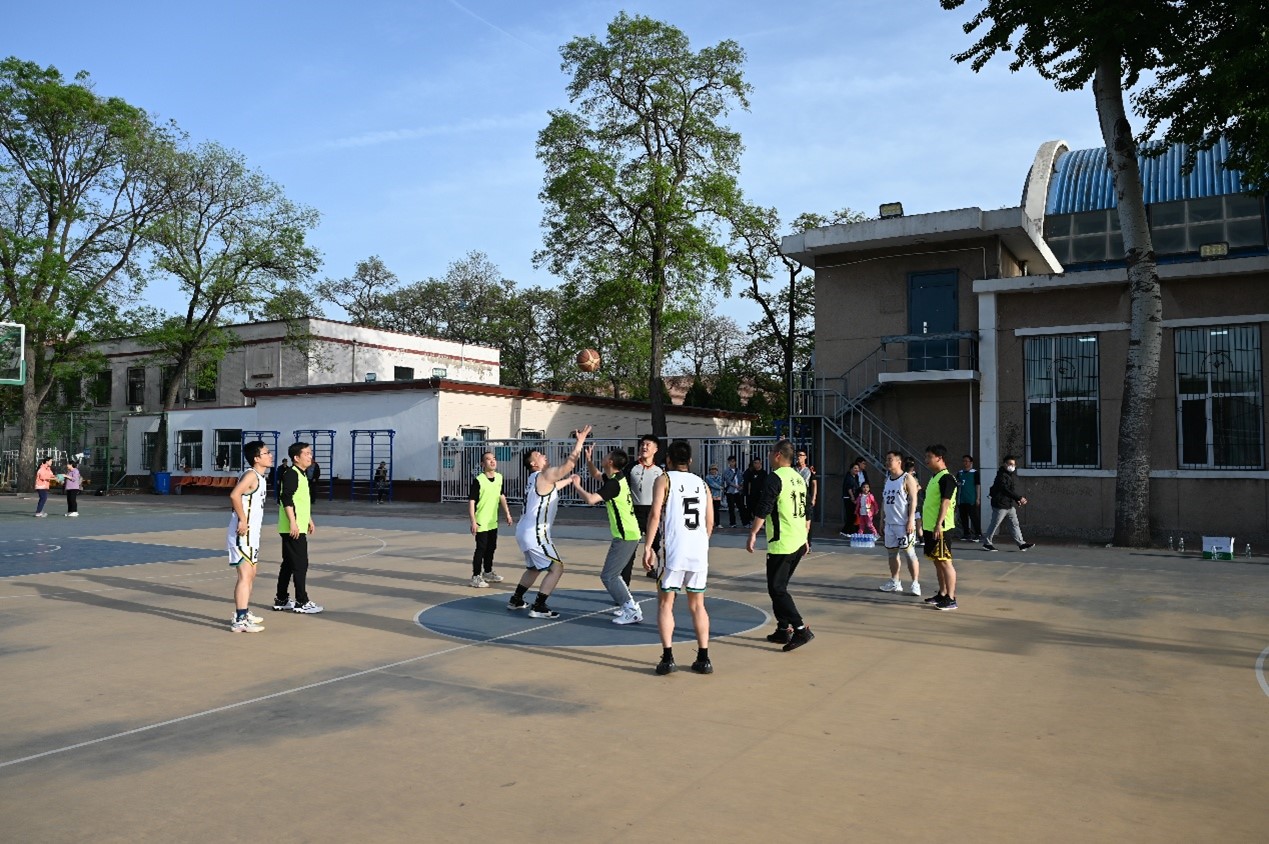 乐鱼体育:篮球进校园活动:普及篮球知识,培养篮球兴趣的简单介绍 乐鱼体育:篮球进校园活动:普及篮球知识,培养篮球兴趣的简单介绍