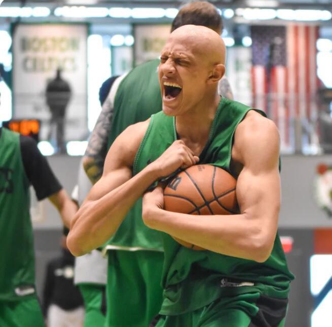 乐鱼体育:湖人队新赛季:斯威德表示将提升快攻速度 乐鱼体育:湖人队新赛季:斯威德表示将提升快攻速度