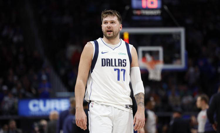 乐鱼娱乐app-乐鱼体育：凯尔特人队防守策略：如何限制东契奇的传球？